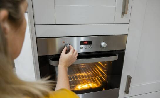 Wbudowane piekarniki — jak wybrać model i producenta krok po kroku