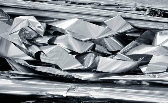 Folie aluminiowe: zastosowania, rodzaje i praktyczne porady użytkowe