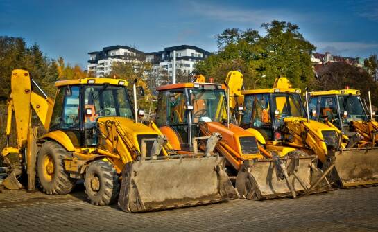 Maszyny budowlane: co warto wiedzieć przed zakupem i wynajmem