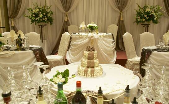 Obsługa wesel: co obejmuje organizacja i usługi na sali weselnej