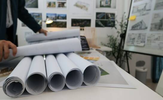 Druk plakatów: praktyczne porady i pomysły na skuteczną promocję