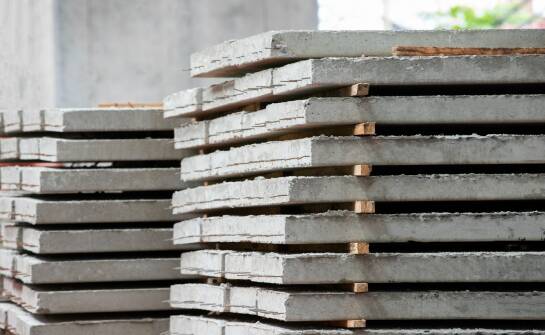 Płyty betonowe — co warto wiedzieć przed wyborem materiału i wykonania