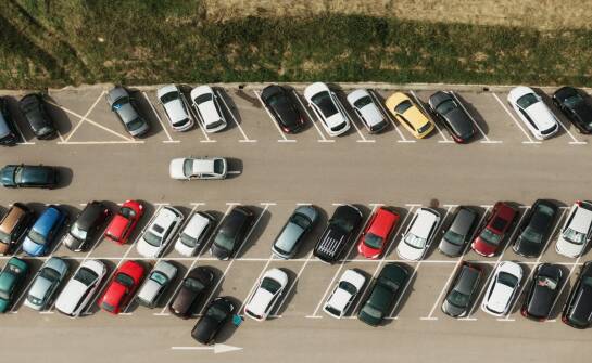 Organizacja parkingów: kluczowe zasady planowania i zarządzania