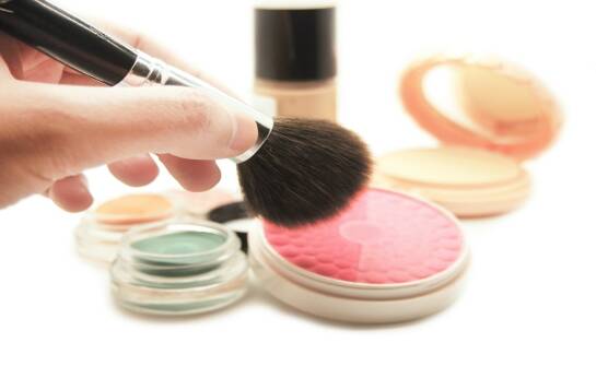 Kosmetyki profesjonalne — jak rozpoznać skład i jakość produktów pielęgnacyjnych