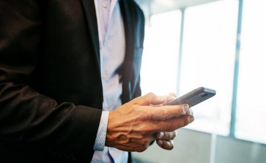 Aplikacje mobilne dla przedstawicieli handlowych — kluczowe funkcje i korzyści