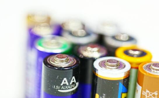 Akumulatory kwasowo-ołowiowe: co warto wiedzieć przed zakupem