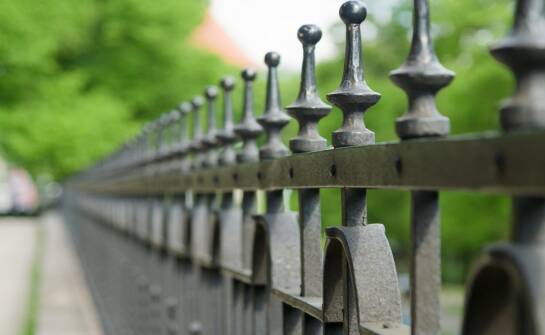 Ogrodzenia metalowe: rodzaje, zalety i jak wybrać najlepsze rozwiązanie