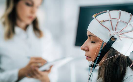 Aparaty diagnostyczne skóry głowy — co warto wiedzieć przed wyborem urządzenia
