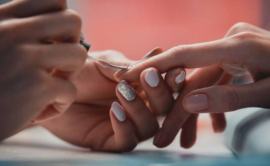 Manicure i pedicure: najważniejsze trendy i porady pielęgnacyjne 2026