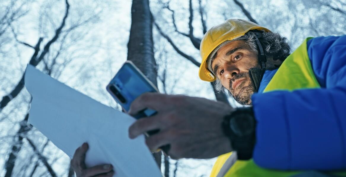 Kiedy skorzystać z usług geodety: kluczowe informacje i zastosowania