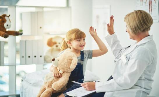 Pediatria: kiedy warto umówić domową wizytę u pediatry?
