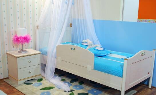 Łóżko podwójne dla dziecka — praktyczne pomysły i porównanie modeli