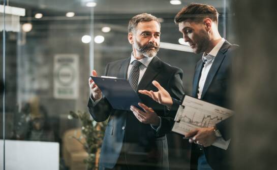 Faktoring dla firm: co warto wiedzieć przed podjęciem decyzji