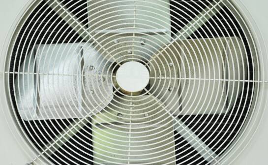 Wentylatory przemysłowe: jak wybrać typ i parametry do zastosowań HVAC