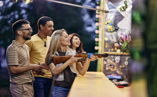 Atrakcje z strzelnicą mobilną — pomysły na bezpieczną rozrywkę na evencie