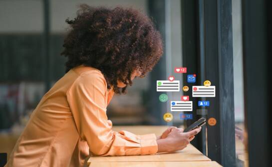 Trendowe hashtagi: jak zwiększyć zasięgi postów i przyciągnąć uwagę internautów