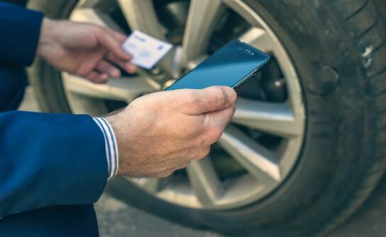 Mobilna pomoc oponiarska 24/7 — jak działa i kiedy warto skorzystać