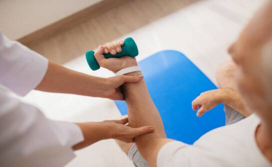 Rehabilitacja po urazie: skuteczne metody przywracania sprawności