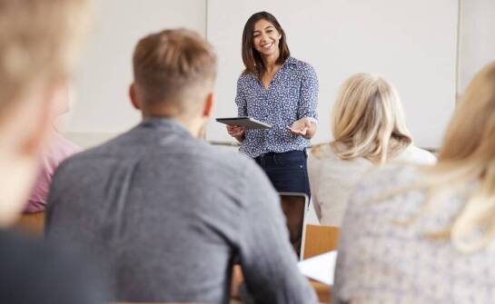 Jak działa ośrodek prowadzący studia podyplomowe dla nauczycieli i pedagogów