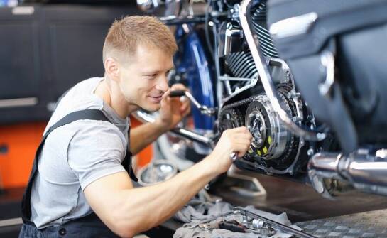 Przegląd motocykla wyprawowego przed długą trasą — co naprawdę warto sprawdzić