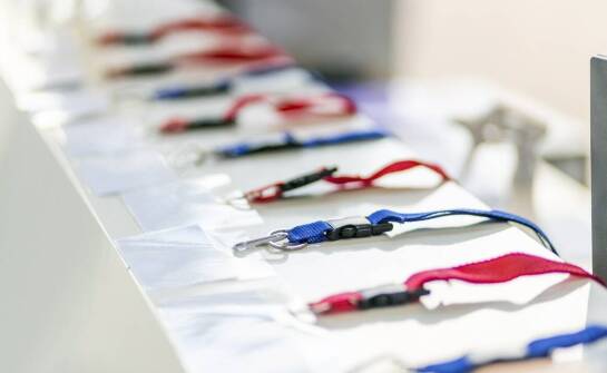 Jak dobrać smycz firmową do kluczy pod event, biuro i identyfikację pracowników