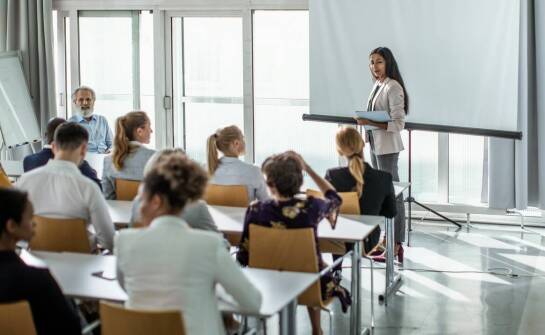 Jak zmiany kwalifikacyjne 2025/2026 przesuwają akcent w studiach podyplomowych na praktykę