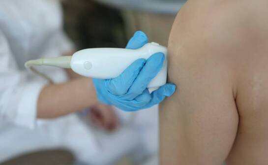 Co pokazuje badanie ultrasonograficzne barku po urazie — od stożka rotatorów po wysięk