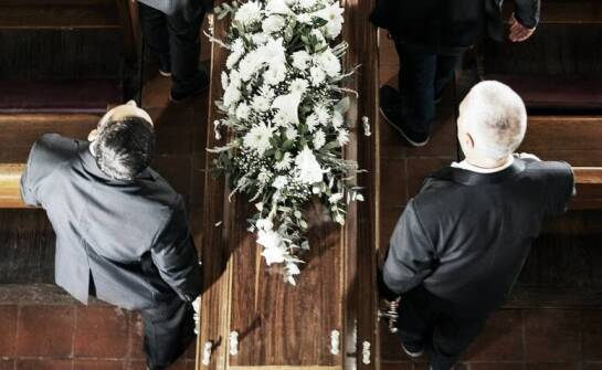 Tradycyjny pogrzeb w Obornikach — kolejność decyzji, które trzeba podjąć przed ceremonią