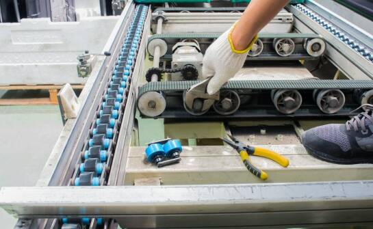 Jak rozpoznać zużycie taśmy, zanim przenośnik zatrzyma linię produkcyjną