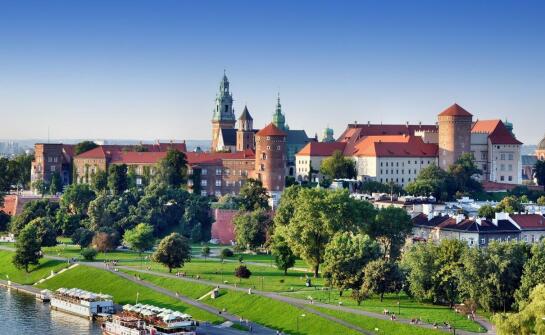 Rejs po Wiśle na wieczór kawalerski w Krakowie — przebieg, klimat i logistyka