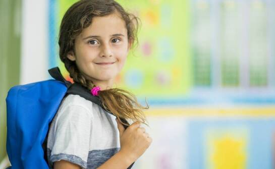 Szafa dziewczynki 4–10 lat: wygodne zestawy na co dzień i do szkoły