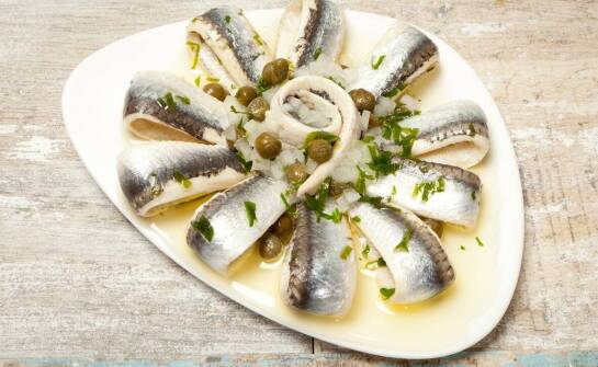Boquerones w menu tapas restauracji: smażone, marynowane i dopasowane do rytmu serwisu