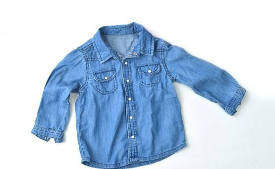 Dlaczego miękka bawełna i właściwe pranie zwiększają trwałość koszulek chłopięcych od niemowlęcia do wieku szkolnego