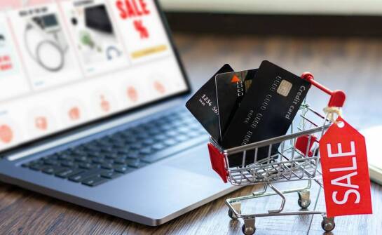 Kiedy sprzedaż online i limit przychodów przesuwają firmę na pełne księgi