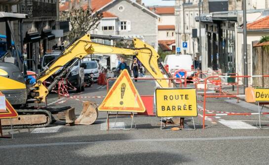 Beton czy HDPE przy drogach tymczasowych w Świętokrzyskiem — jak dobrać wariant do ciężkiego sprzętu