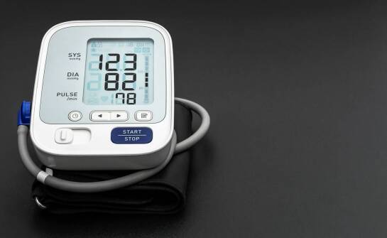 Jak ciśnieniomierz z Bluetooth zamienia odczyty blisko granicy 90 mmHg w czytelny dzienniczek