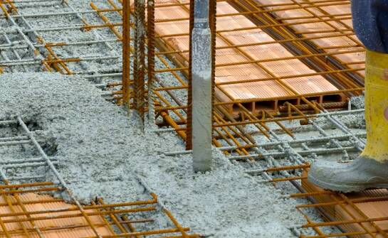 Etapy projektowania żelbetowego zbiornika na ciecze od danych technologicznych do detali szczelności