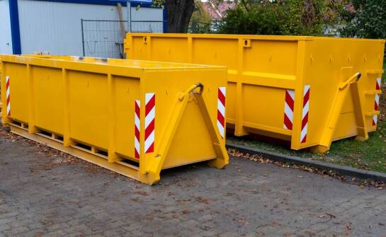 Kiedy dojazd, miejsce postoju i czas odbioru podnoszą koszt kontenera w Lesznowoli