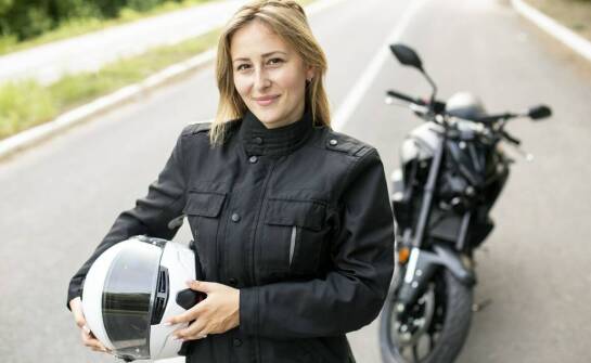 Jak dobrać damską kurtkę motocyklową do sylwetki, pozycji za kierownicą i sezonu jazdy