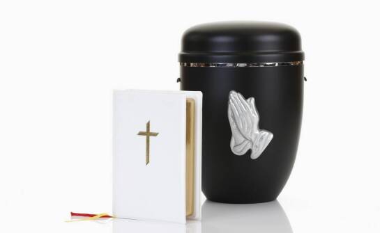 Kiedy kremacja wymaga dodatkowych ustaleń: ograniczenia medyczne, religijne i formalne