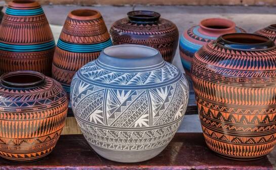 Jak czytać geometryczne i roślinne motywy na ceramice huculskiej