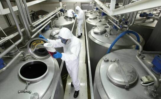 Co dzieje się między zamówieniem a wydaniem partii surowca chemicznego w B2B