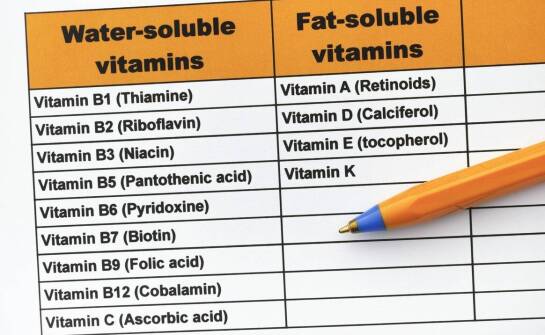 Kiedy forma witaminy B12 ma znaczenie bardziej niż sama dawka w suplementacji