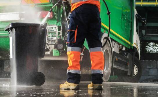 Jak wygląda mobilne czyszczenie sodą drewna, metalu i elewacji w praktyce