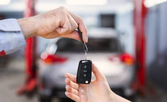 Jak przebiega dorabianie klucza samochodowego z immobilizerem, gdy nie ma zapasowej kopii