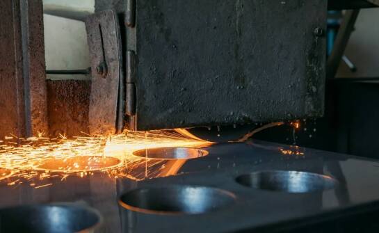 Dobór materiału matrycy do hot stampingu w seryjnej produkcji detali AGD i automotive