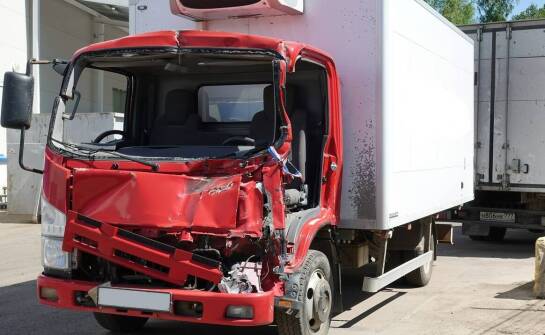 Ciężarówka lub auto flotowe po kolizji na Dolnym Śląsku — jak ocenić koszt przestoju przed sprzedażą