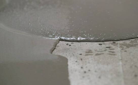 Jak interpretować zdolność powłoki do pracy na rysach przy specyfikacji hydroizolacji