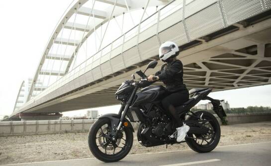 Ubrania BMW Motorrad w praktyce — dopasowanie do trasy, sylwetki i sezonu