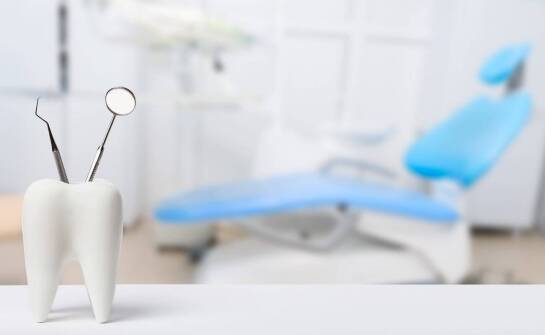 Etapy leczenia kanałowego pod mikroskopem: od diagnostyki do odbudowy zęba